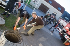 Maibaum aufstellen 2016 018
