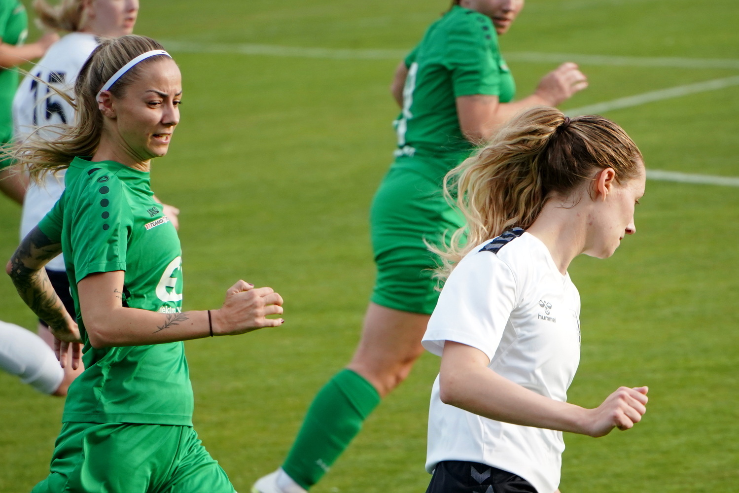Frauenfusball-Lassee-02
