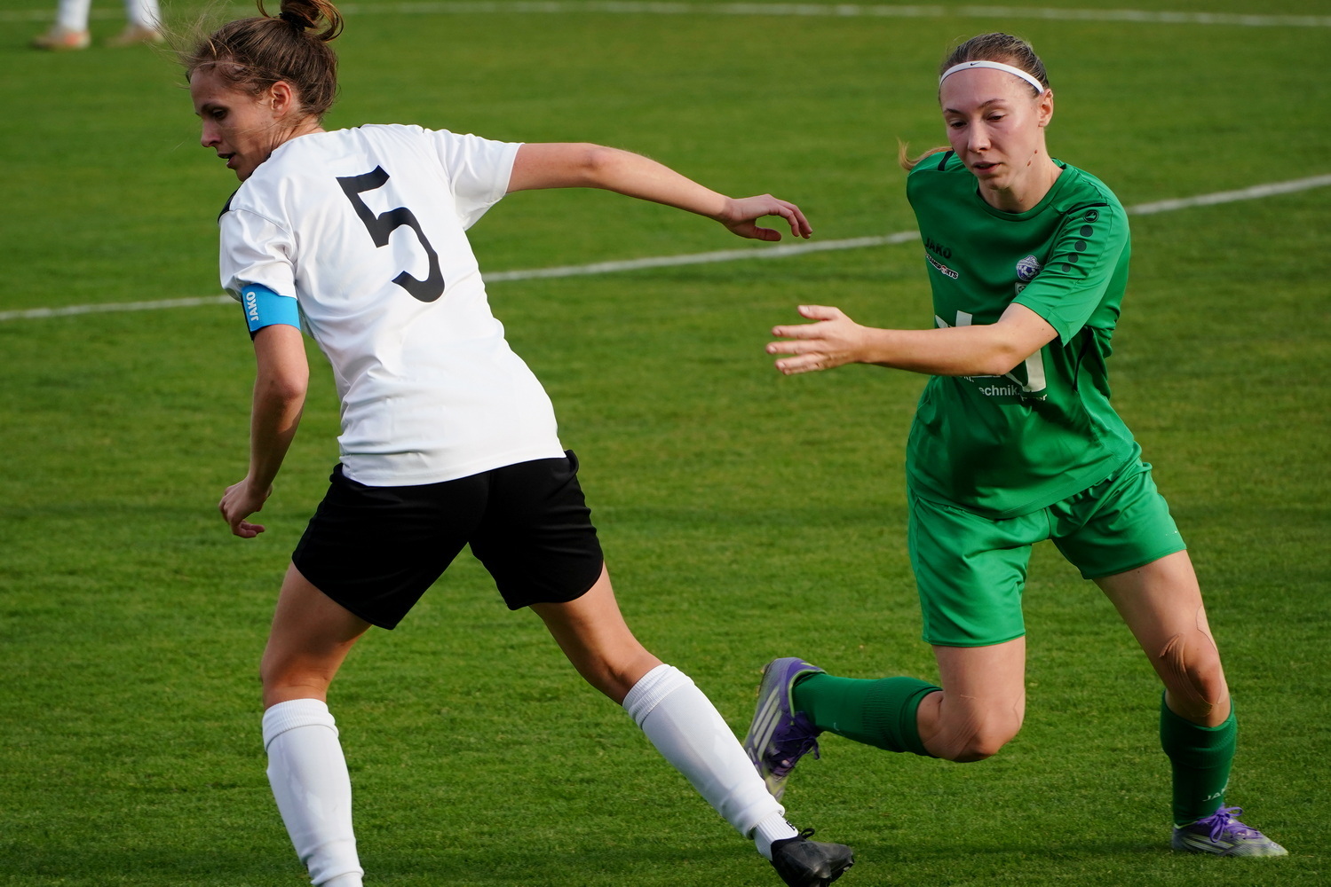 Frauenfusball-Lassee-03