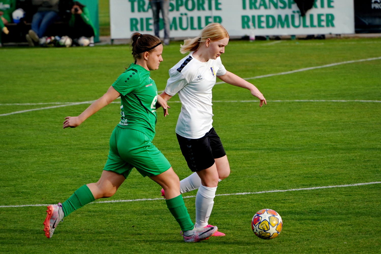 Frauenfusball-Lassee-07