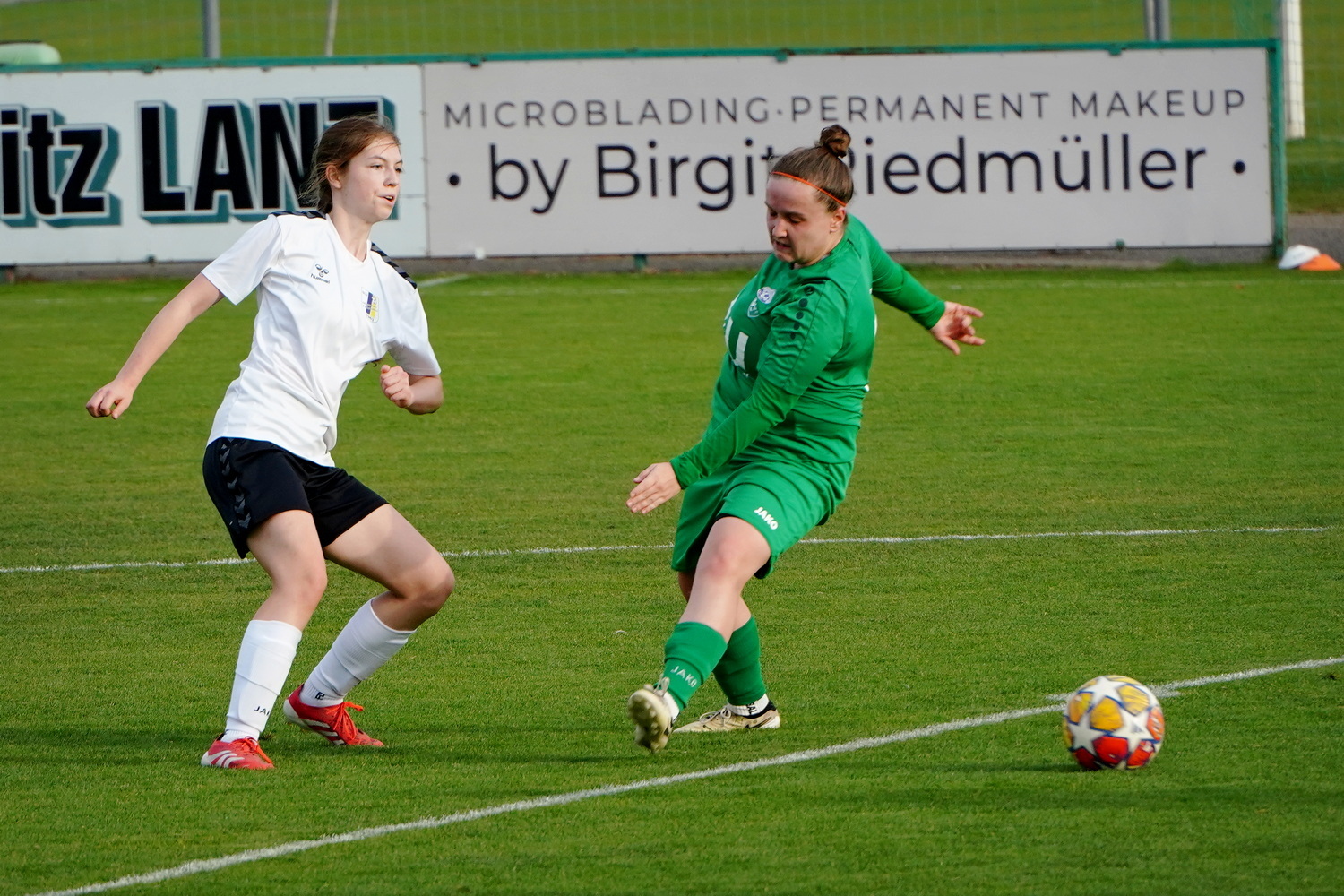 Frauenfusball-Lassee-08