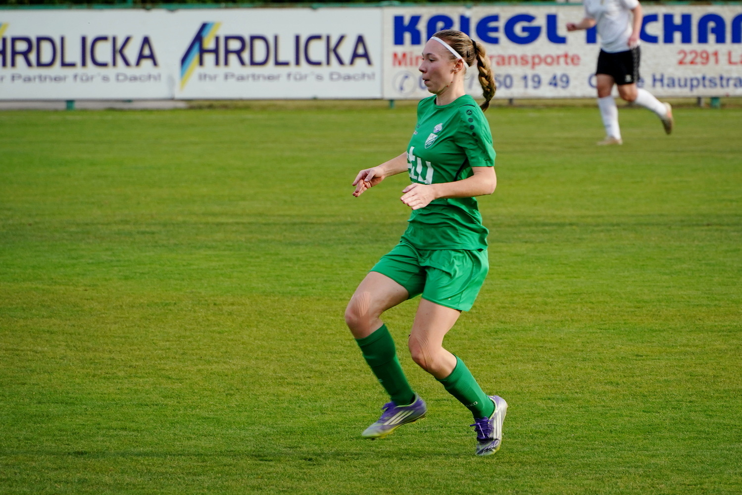 Frauenfusball-Lassee-09