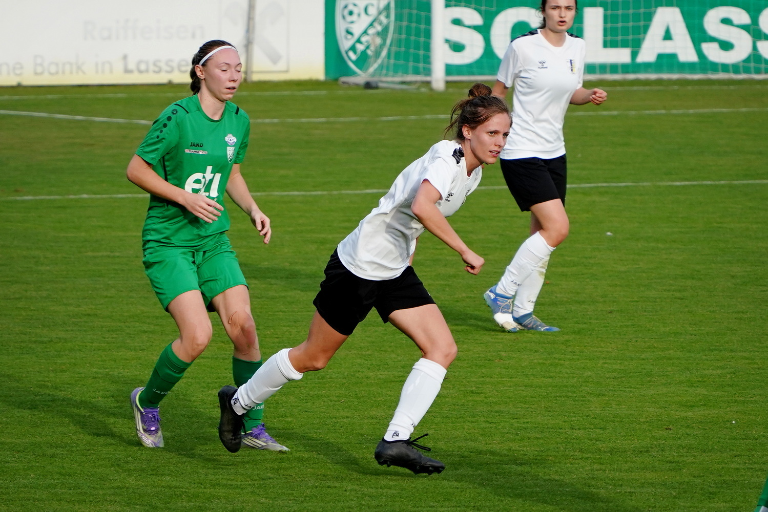 Frauenfusball-Lassee-13