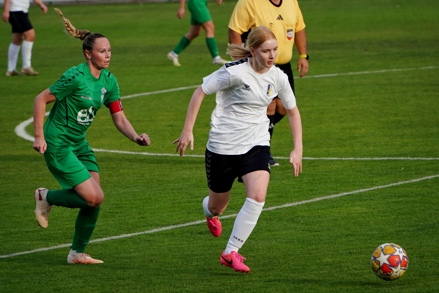 Frauenfusball-Lassee-14