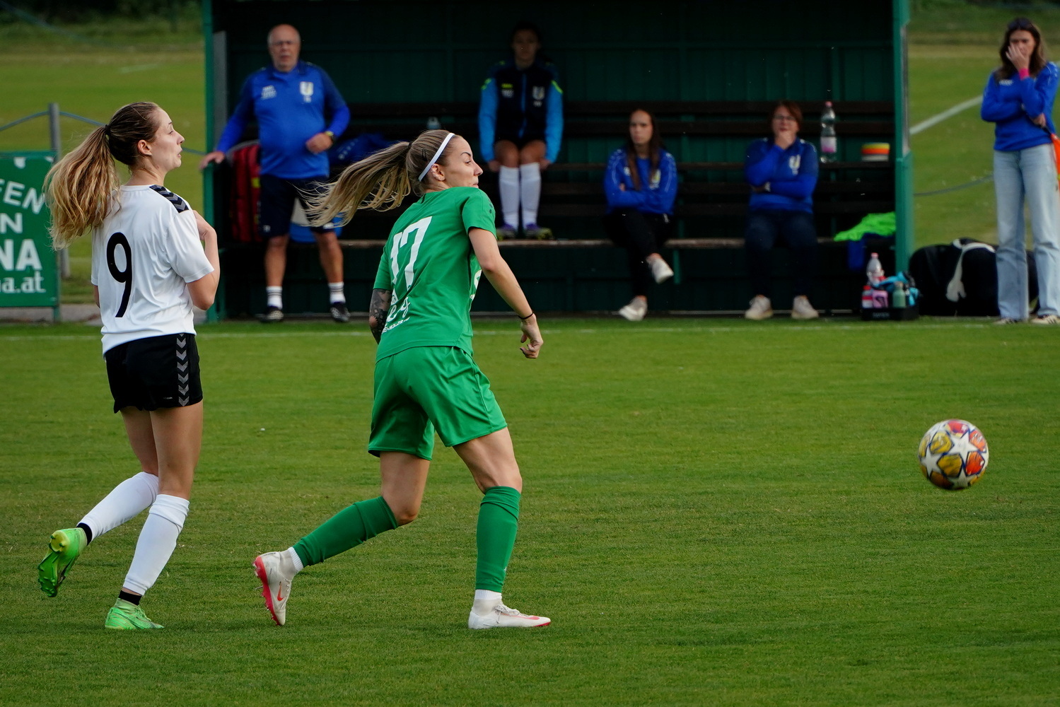Frauenfusball-Lassee-24
