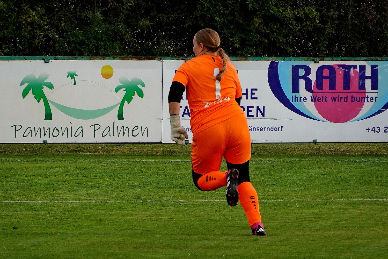 Frauenfusball-Lassee-26
