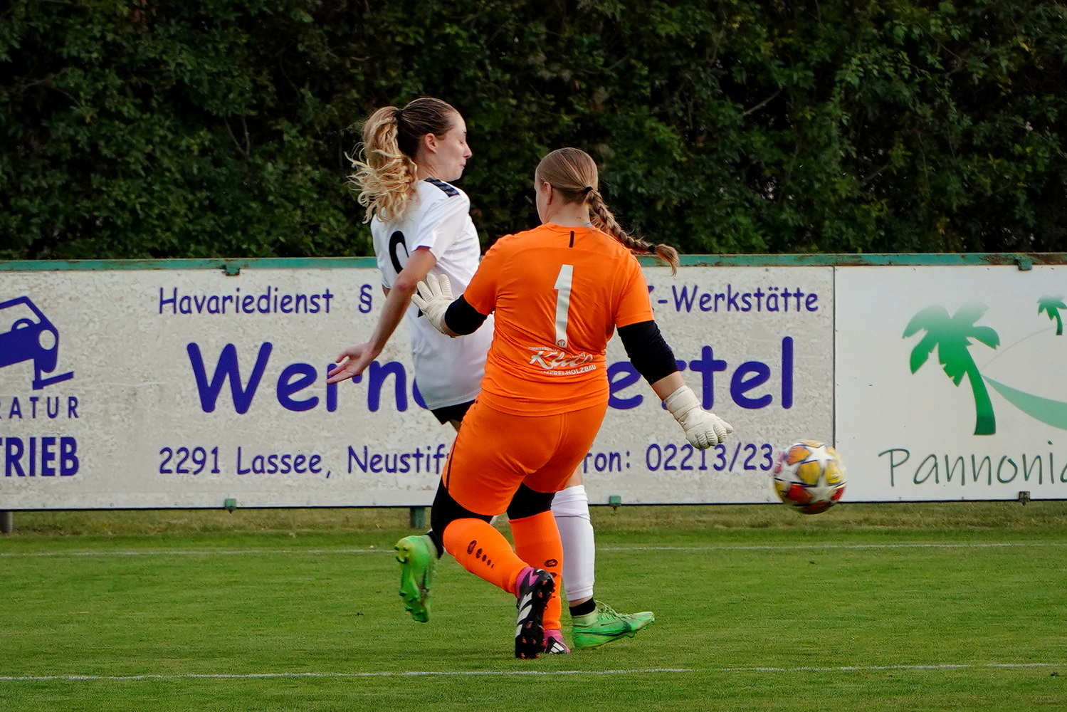 Frauenfusball-Lassee-27