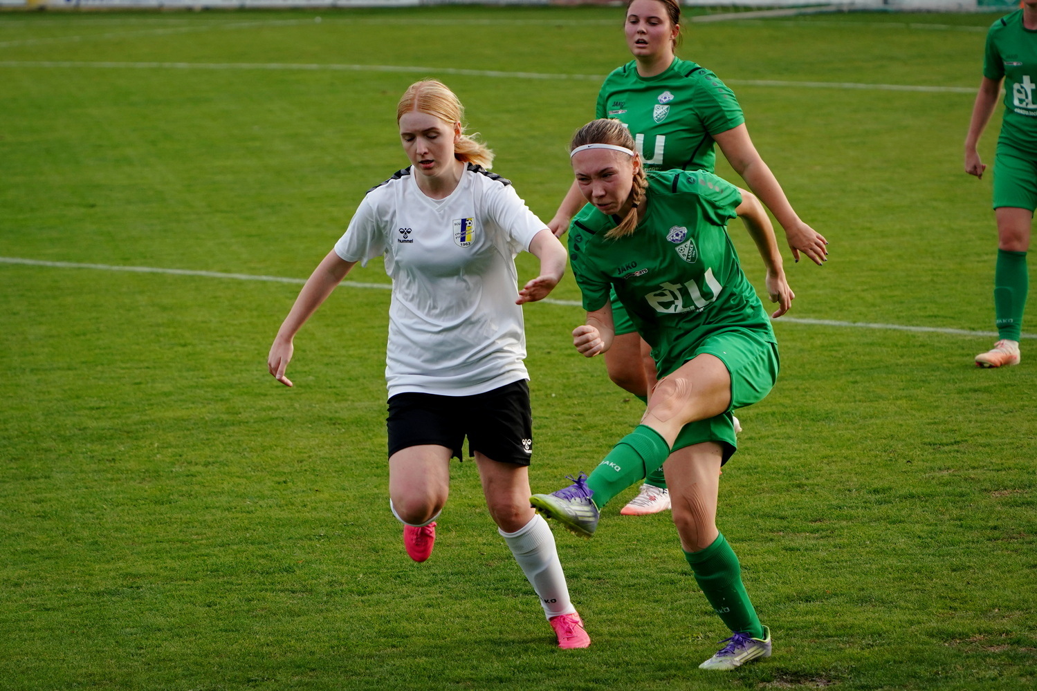 Frauenfusball-Lassee-39