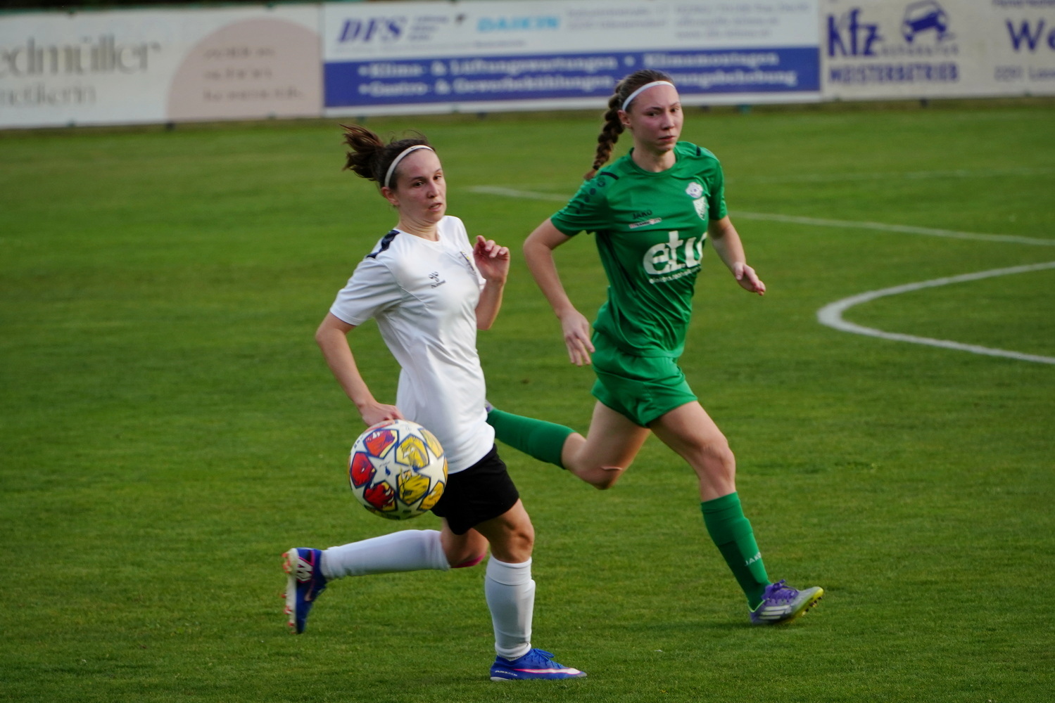 Frauenfusball-Lassee-40