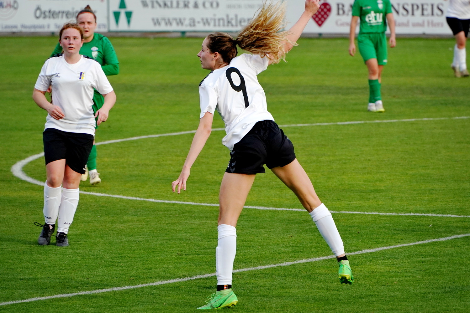 Frauenfusball-Lassee-49