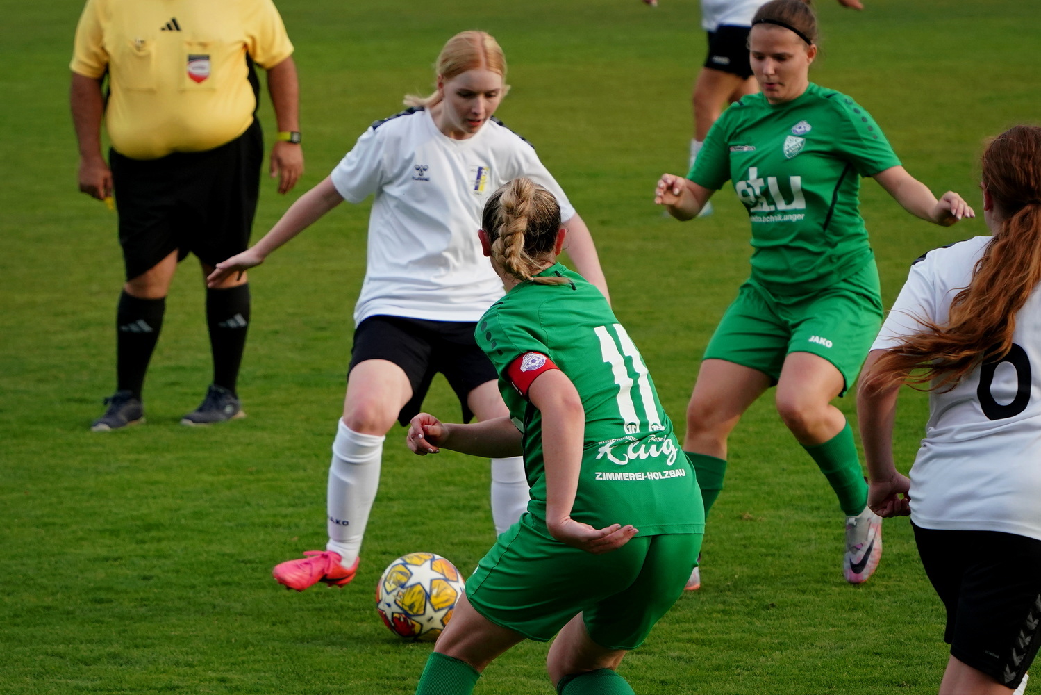 Frauenfusball-Lassee-50