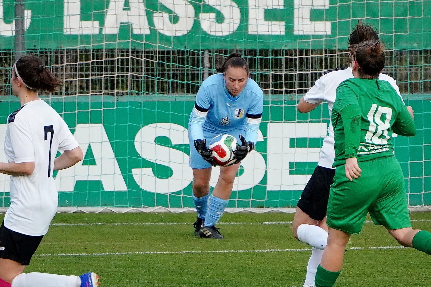 Frauenfusball-Lassee-52