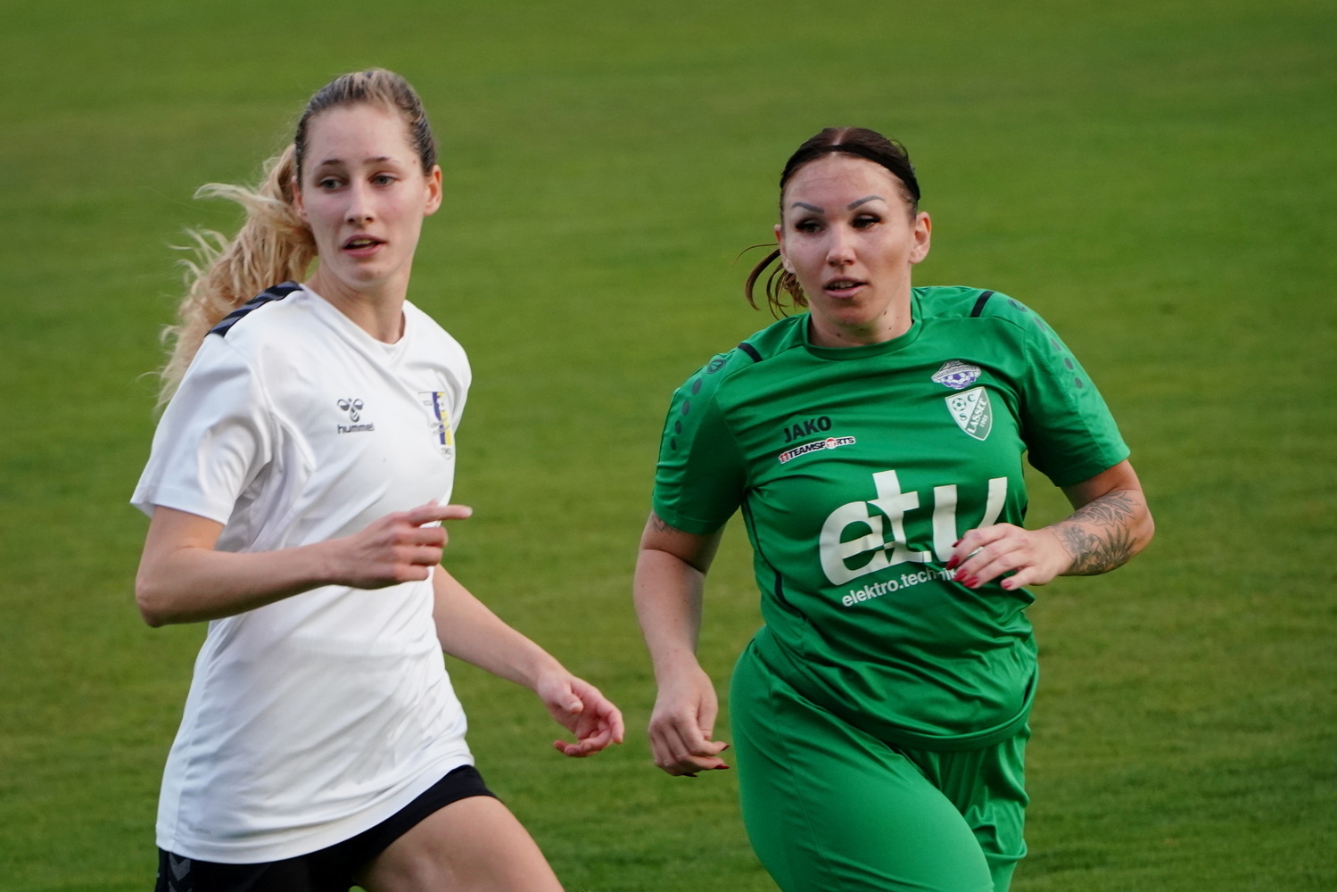 Frauenfusball-Lassee-57