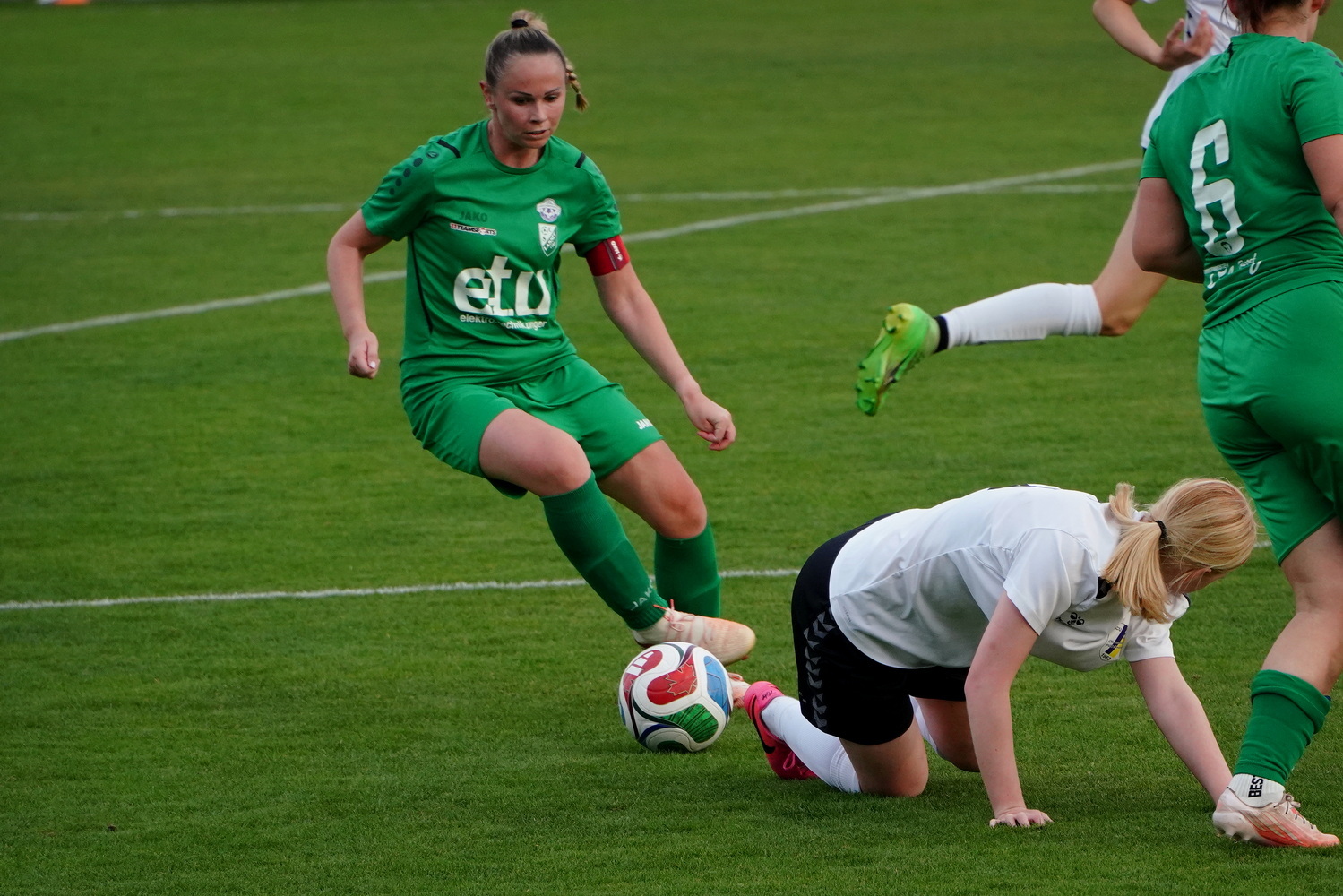 Frauenfusball-Lassee-59