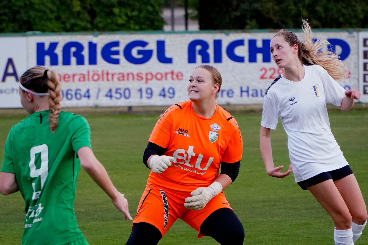 Frauenfusball-Lassee-60