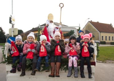 Der Heilige Nikolaus fährt durch Breitensee