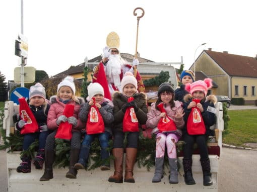 Der Heilige Nikolaus fährt durch Breitensee