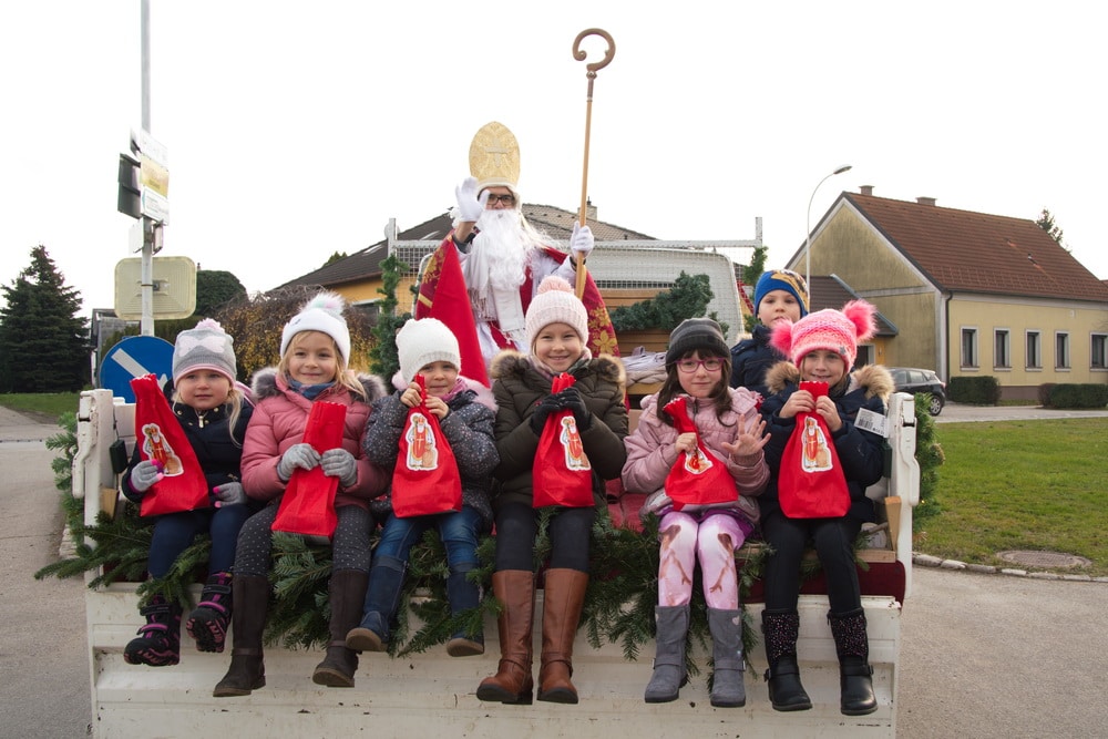 Der Heilige Nikolaus fährt durch Breitensee