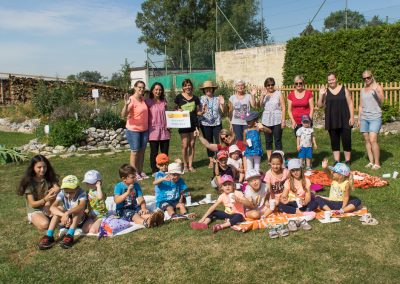 Kindergarten zu Besuch im Kräutergarten
