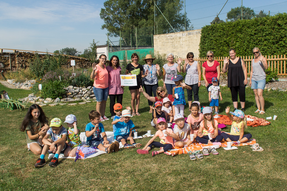 Kindergarten zu Besuch im Kräutergarten