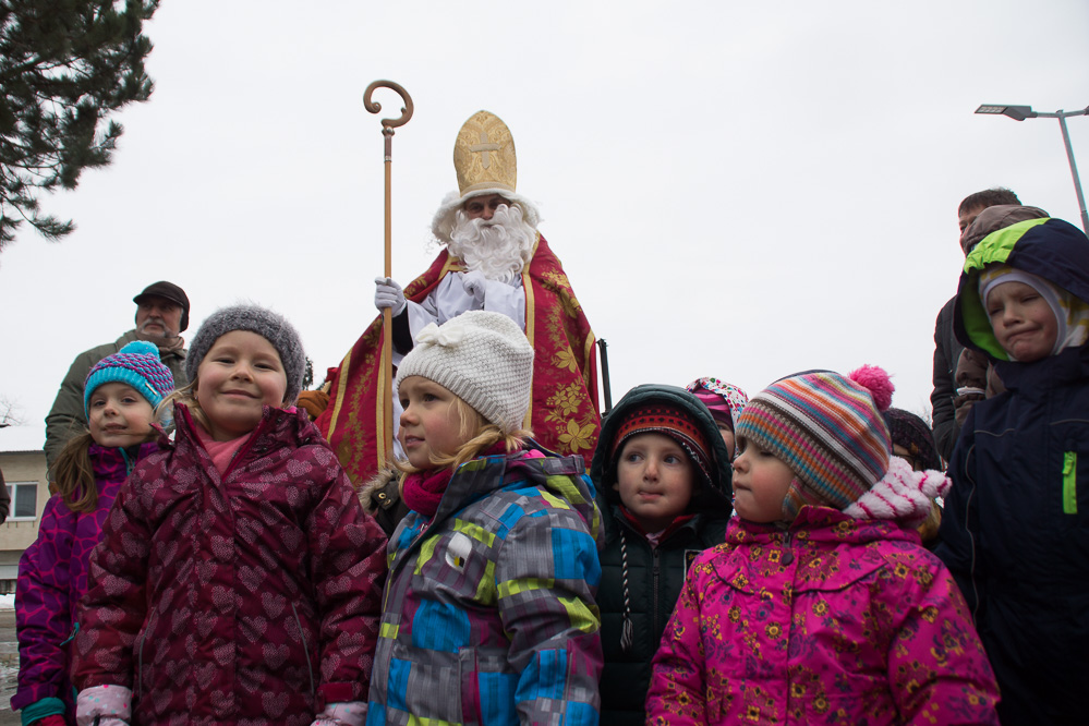 Der heilige Nikolaus kommt nach Breitensee